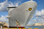 Das Kreuzschiff P&O Arkadia im Hafen von Valletat